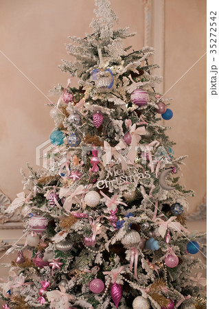 Christmas tree with ornaments 35272542