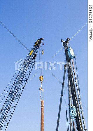 建設現場の杭打ち作業 35273334