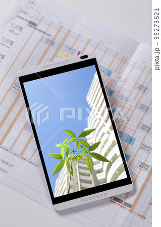 タブレットと建築イメージ 35273621