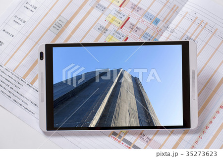 タブレットと建築イメージ 35273623