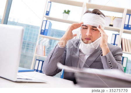 Injured businessman working in the office Injured businessman working in the office 35275770