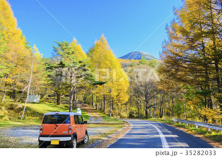 紅葉の蓼科山とハスラー 紅葉の蓼科山とハスラー 35282033