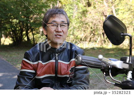 中年 男性 バイク 中年 男性 バイク 35282323