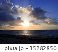 離島での夕日です。 35282850