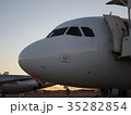 飛行機の搭乗シーンです。 35282854