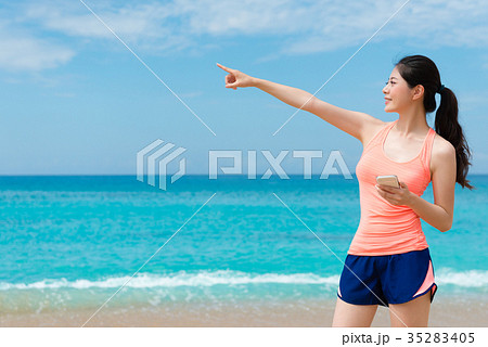 attractive female traveler wearing sportswear attractive female traveler wearing sportswear 35283405