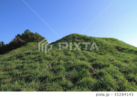 国史跡　弘法山古墳（前方部北東からの墳丘) 35284143