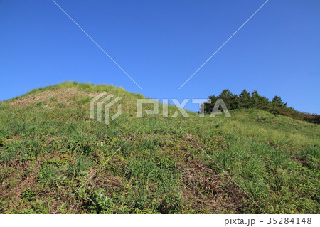 国史跡　弘法山古墳（前方部北西からの墳丘) 35284148