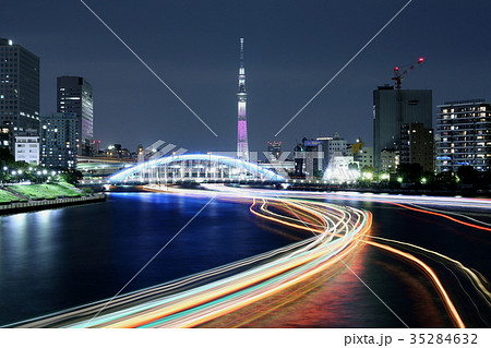 ライトアップされた永代橋と東京スカイツリー 35284632