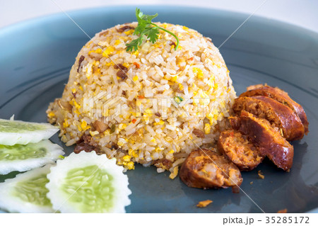 Fried rice with northern Thai spicy sausage. 35285172