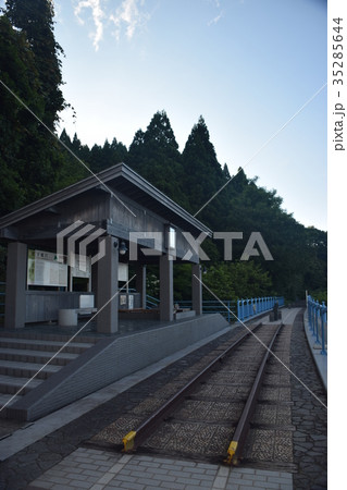 青森　下北半島　下風呂温泉郷　幻の大間鉄道駅舎 35285644
