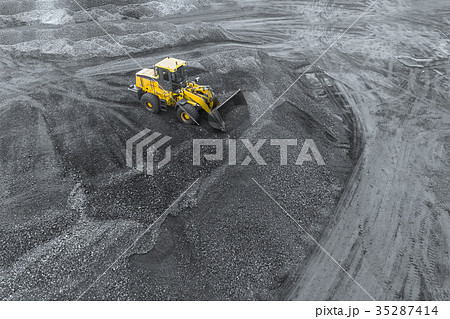 Open pit mine, breed sorting. Mining coal 35287414
