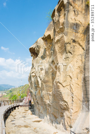 千仏崖　三国志遺跡・剣門蜀道遺址(金牛道) 35289711