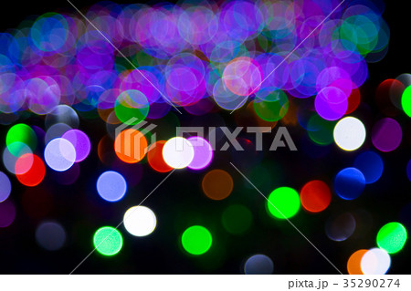 ぼかしたイルミネーション　ぼかし背景　玉ボケの写真素材　点　高原　 35290274