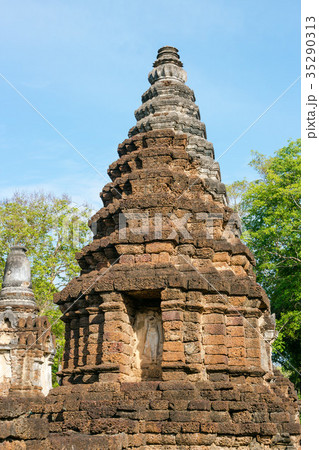Ancient pagoda at Sukhothai, Thailand 35290313