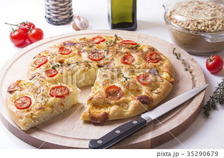 Fresh bread focaccio with tomatoes and cheese 35290679
