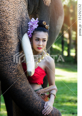 Pretty girl in traditional Thai costumes 35292132
