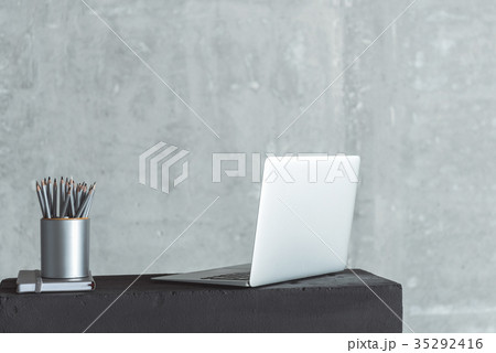 Personal workplace of qualified employee 35292416