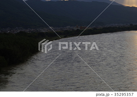 増水した吉野川 35295357