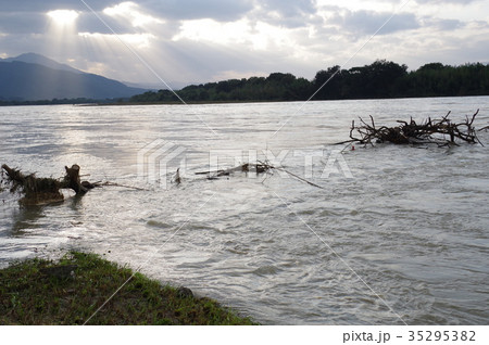 増水時の川島潜水橋 増水時の川島潜水橋 35295382