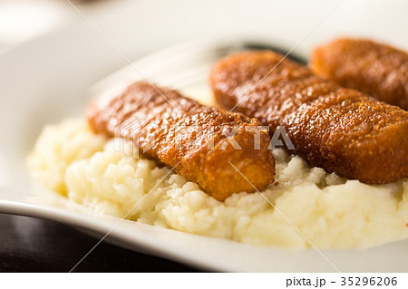 Fish sticks served with mashed potatoes 35296206