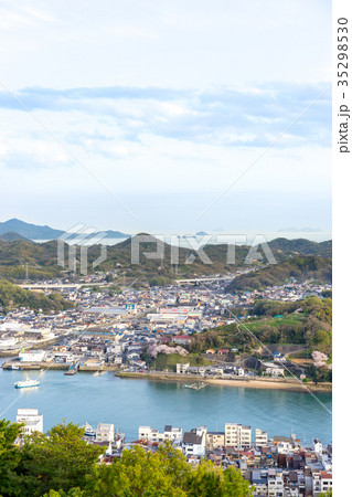 造船業が盛んな海辺の町(日本・広島・尾道) 造船業が盛んな海辺の町(日本・広島・尾道) 35298530
