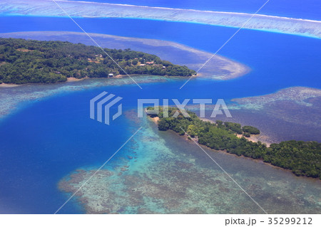 ソロモン諸島 ガダルカナル島からの海岸風景の写真素材