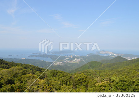 夏の鳥羽湾全景、山の上から撮影 夏の鳥羽湾全景、山の上から撮影 35300328