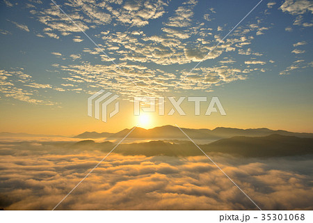 荒谷山の雲海 35301068