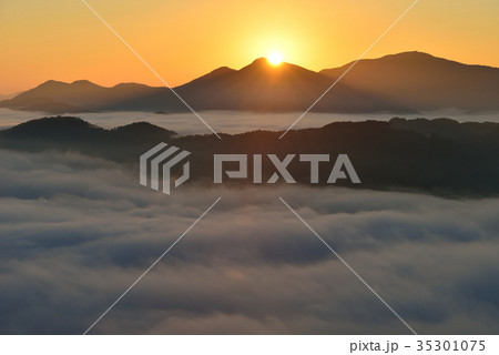 荒谷山の雲海 35301075