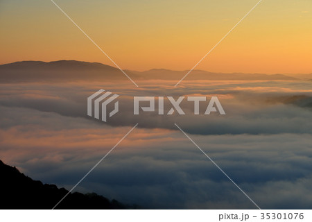 荒谷山の雲海 35301076