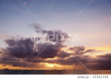 ハワイ 海 雲 35301108
