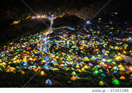 長野県 涸沢カール 涸沢カールのテント群の写真素材