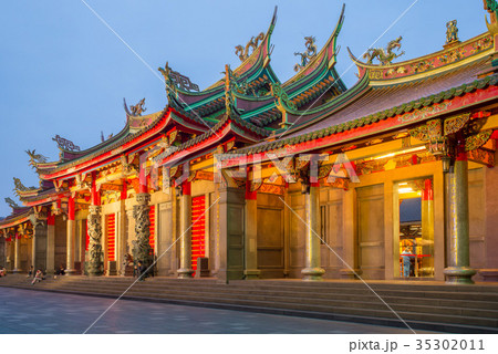 Hsing Tian Kong in taipei at night 35302011