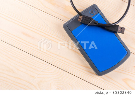 Flat lay above hard disc hdd on the wooden table 35302340