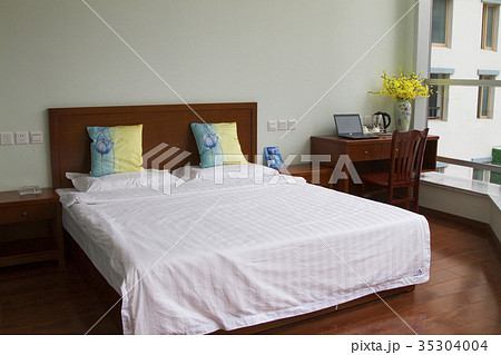 ベッド　ホテルのイメージ　海外のホテル 35304004