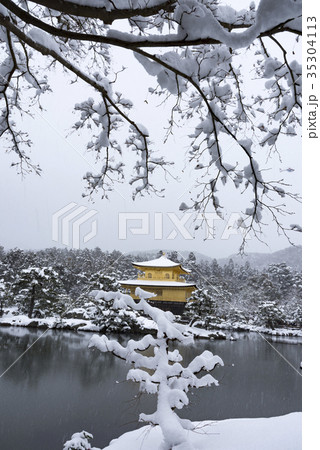 金閣寺の雪化粧 金閣寺の雪化粧 35304113