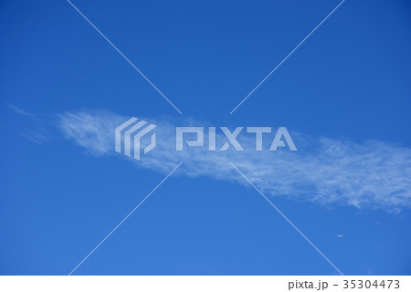 青空と雲と飛行機 35304473