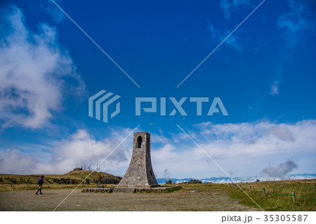 美ヶ原高原の朝　広大な高原　美しの塔 35305587