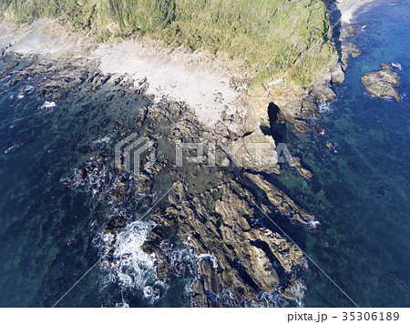 ドローン空撮・城ヶ島・馬の背洞門 ドローン空撮・城ヶ島・馬の背洞門 35306189