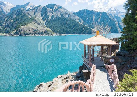 世界遺産 天山天池　中国・新疆ウイグル自治区昌吉回族自治州 35306711