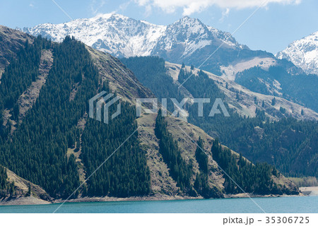 世界遺産 天山天池 中国・新疆ウイグル自治区昌吉回族自治州 世界遺産 天山天池 中国・新疆ウイグル自治区昌吉回族自治州 35306725