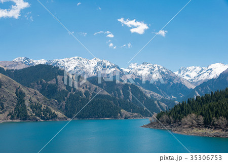 世界遺産 天山天池　中国・新疆ウイグル自治区昌吉回族自治州 35306753