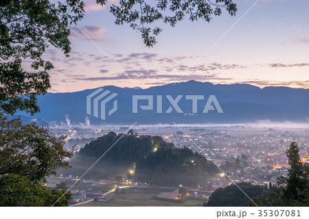 早朝の越前大野城 35307081