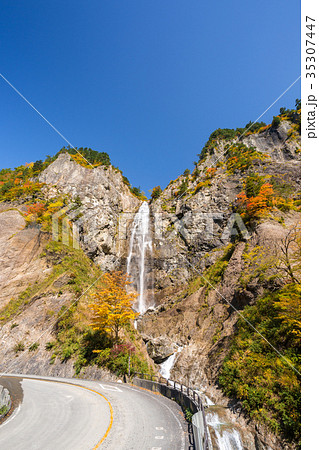 秋のふくべの大滝 35307447