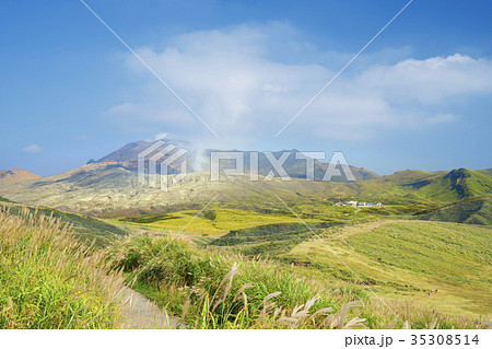 草千里展望所から阿蘇山を望む 35308514
