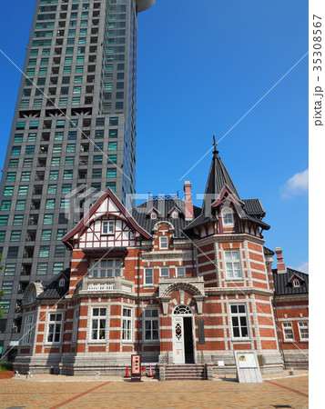 門司港タワーと国際友好記念図書館 35308567