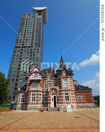 門司港タワーと国際友好記念図書館 35308568