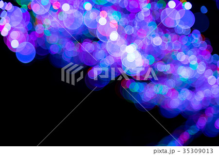 ぼかしたイルミネーション　ぼかし背景　玉ボケの写真素材　点　高原　 35309013