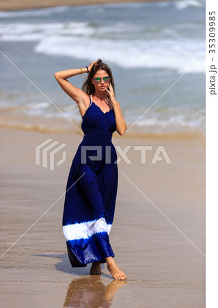 Sexy fashion model walking on the beach Sexy fashion model walking on the beach 35309985